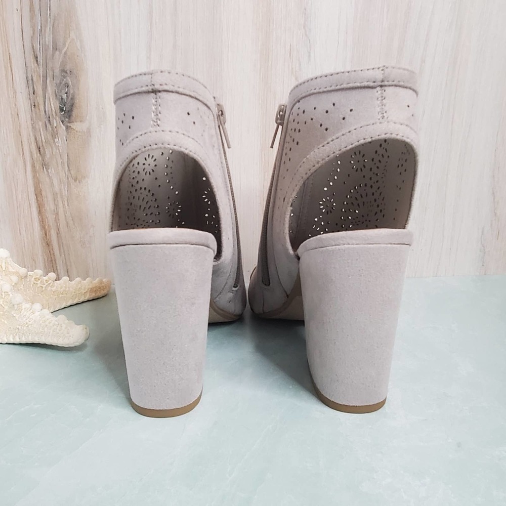 NEW Grey Vegan Suede Peep Toe Chunky Heels - Picture 5 of 10
